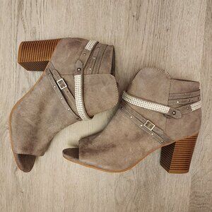 SO Women's Suede Embellished Grey Open Toe Zip Wooden Block Heel Botties Size 9